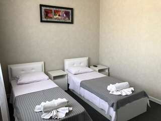 Отель MEDELEAN HOTEL Comrat Двухместный номер с 1 кроватью или 2 отдельными кроватями и балконом-8