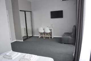 Отель MEDELEAN HOTEL Comrat Двухместный номер с 1 кроватью или 2 отдельными кроватями и балконом-11